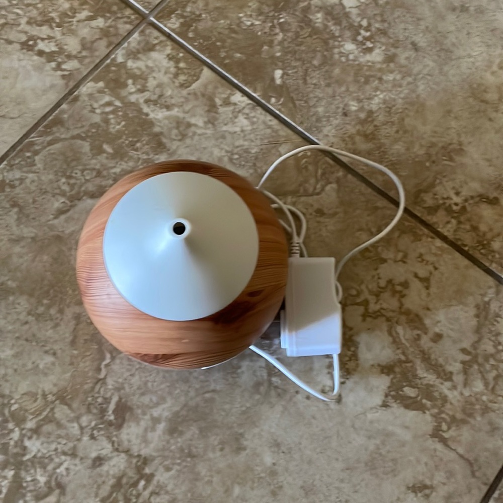 Mister for essential oils or plain water with mood lighting